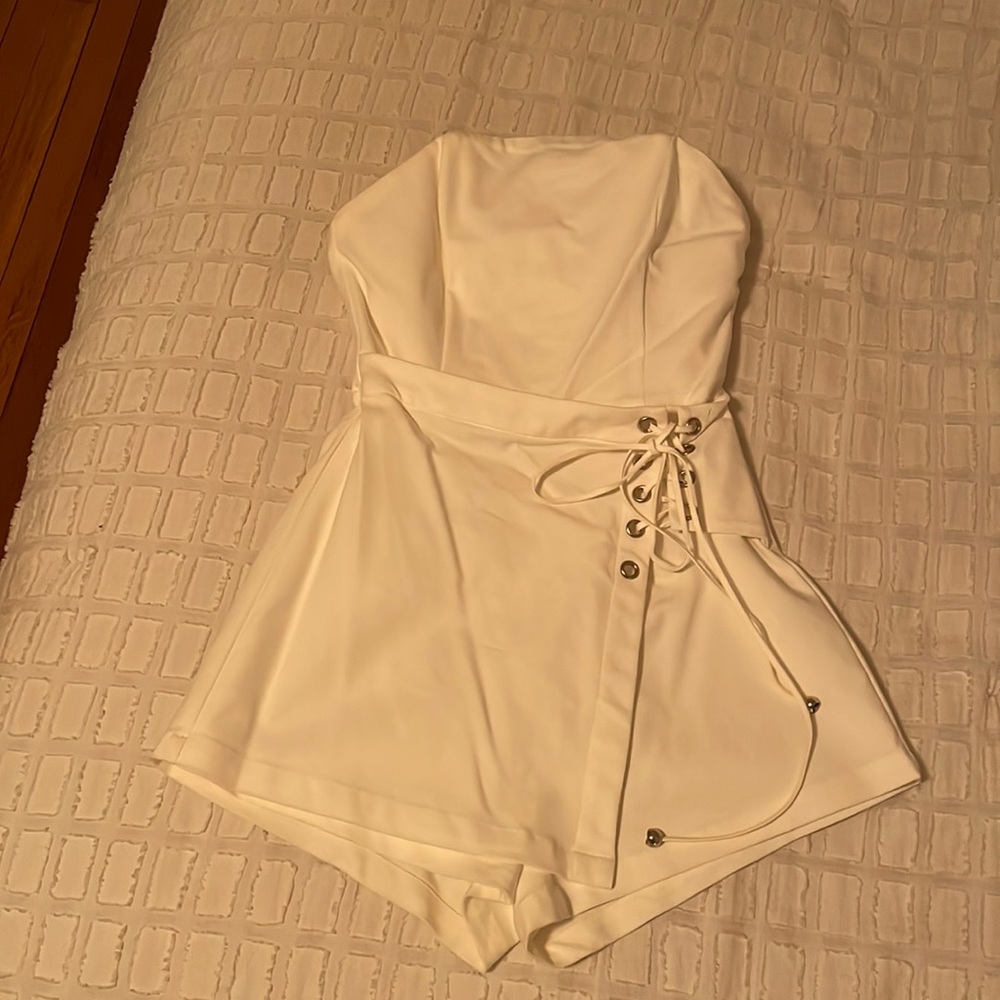 By The Way Size Small White Romper w/ Gromets